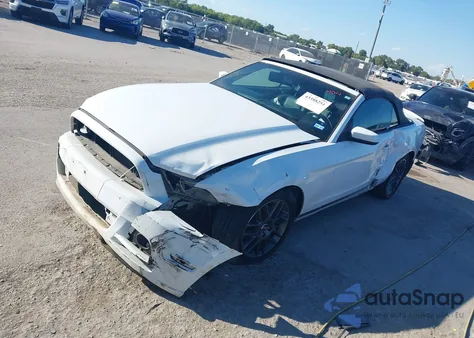 2014 Ford Mustang V6 Premium из США, поврежденный, VIN 1ZVBP8EM3E5298744
